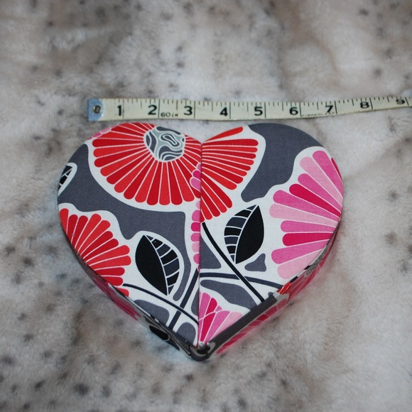 *** Vera Bradley Heart Shape Jewelry/Trinket Box - Picture 2 of 7